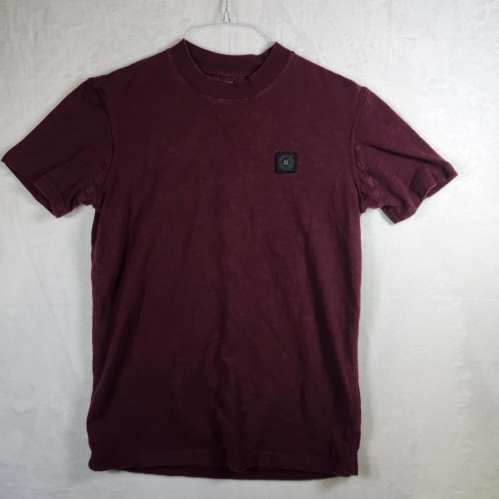 American Eagle Standard Fit Burgundy Short Sleeve Tshirt Size Small